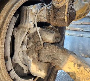 Mack Pinnacle CHU613 Right Spindle for a 2017 Mack CHU613