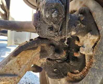 Mack Pinnacle CXU612 Left Spindle for a 2009 Mack CXU612