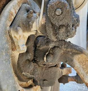 Mack Pinnacle CXU612 Right Spindle for a 2009 Mack CXU612