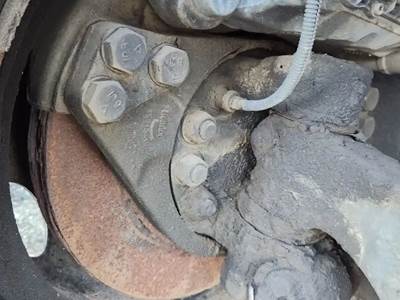 Mack Pinnacle CXU613 Right Spindle for a 2016 Mack CXU613