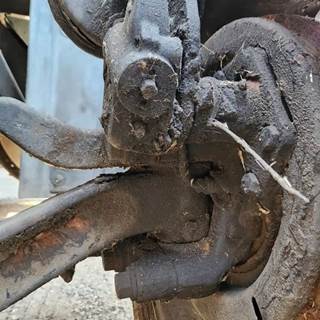 Mack Vision CXN613 Left Spindle for a 2006 Mack CXN613