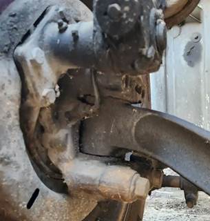 Mack Vision CXN613 Right Spindle for a 2006 Mack CXN613