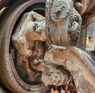 Sterling L7500 Right Spindle