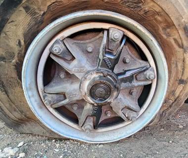 Volvo / WhiteGMC Autocar ACL64 Left Spindle for a 1994 White AUTOCAR ACL64