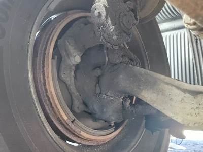 Volvo VNL Right Spindle
