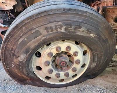 Western Star 5700 Right Spindle