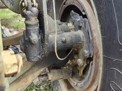 Western Star 5700 Left Spindle