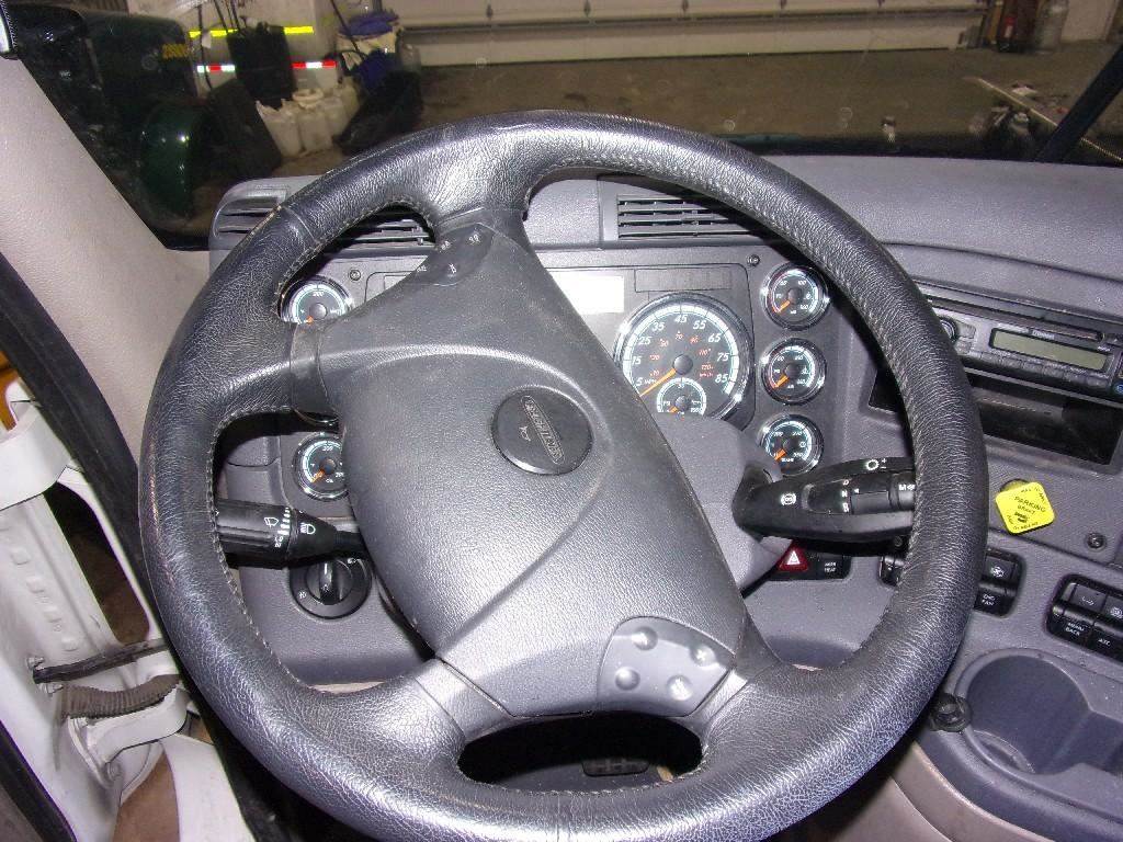 Freightliner cascadia steering wheel Clearance