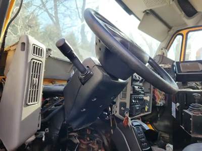 International 7400 Steering Column