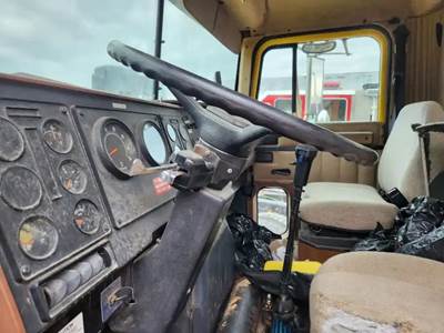 International F5070 Steering Column for a 1993 International F-5070