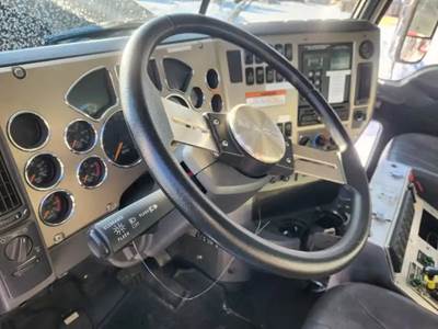 Mack Granite GU813 Steering Column for a 2008 Mack GU813