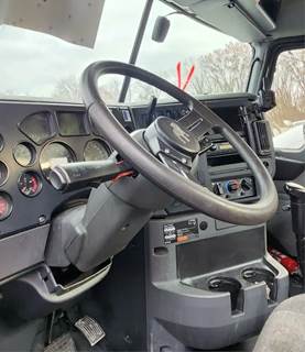 Mack Pinnacle CXU612 Steering Column for a 2013 Mack CXU612