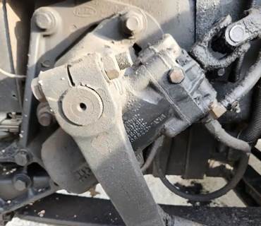 TRW/ROSS Steering Gear / Rack for a 2004 Peterbilt 385