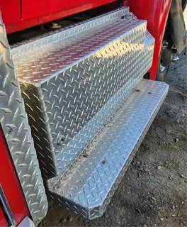 International 4400 LP Right Step