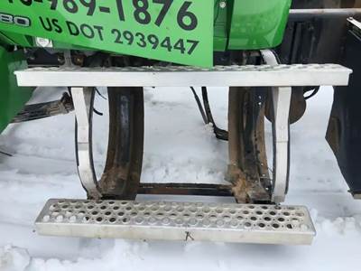 Kenworth T880 Left Step