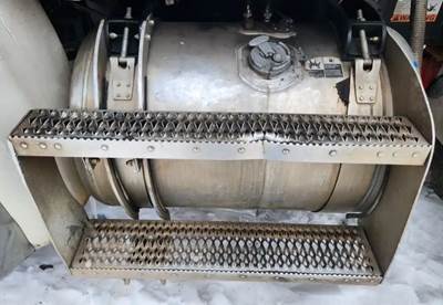 Peterbilt 567 Left Step