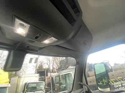Freightliner Cascadia 113 Sun Visor
