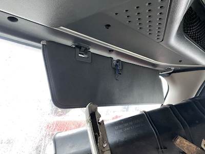 Freightliner Cascadia 125 Sun Visor