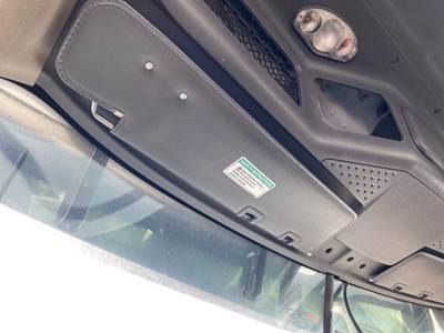 Freightliner Cascadia 125 Sun Visor