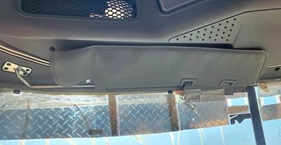 Freightliner Cascadia 125 Sun Visor