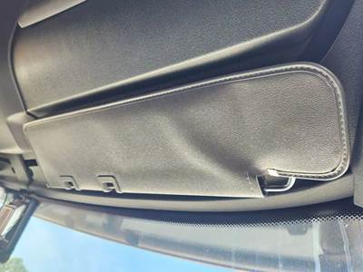 Freightliner Cascadia 126 Sun Visor