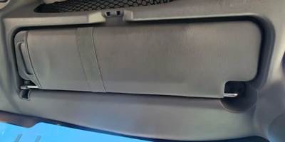 International 4400 LP Sun Visor