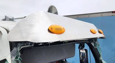 International HX620 Sun Visor