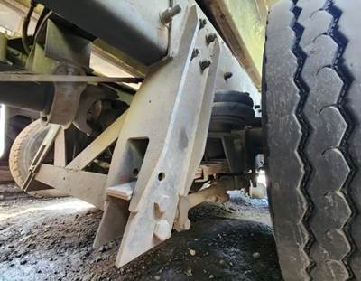 Hendrickson 0T20A-A49A Tag / Pusher Axle for a 2006 Mack CV713 Granite