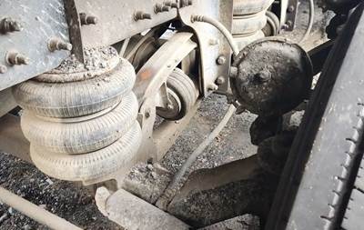 Hendrickson GU713 Tag / Pusher Axle for a 2008 Mack GU713