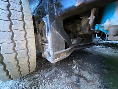Hendrickson MT20A Tag / Pusher Axle for a 2007 Mack CV713 Granite