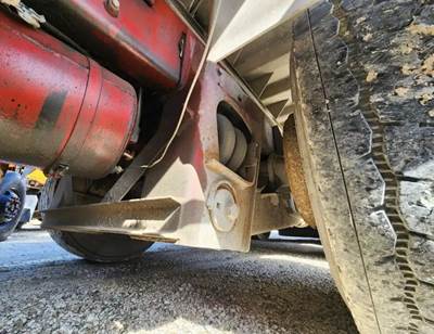 Hendrickson MT20A-A49A Tag / Pusher Axle for a 2000 Sterling L9500