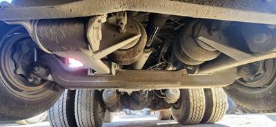 Hendrickson Tag / Pusher Axle for a 1997 Ford LT9522 Louisville 122