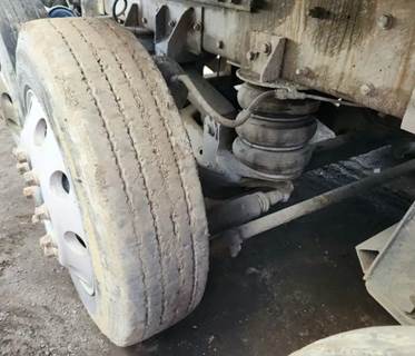 Hendrickson Tag / Pusher Axle for a 2001 Peterbilt 378