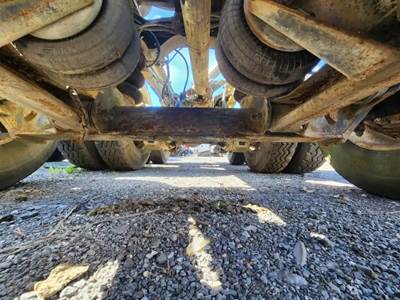Hendrickson Tag / Pusher Axle for a 2007 Mack CV713 Granite