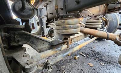 Hendrickson Tag / Pusher Axle for a 2016 Peterbilt 365