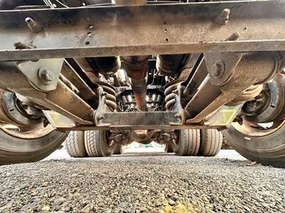 Hendrickson Tag / Pusher Axle for a 2004 Sterling L9500