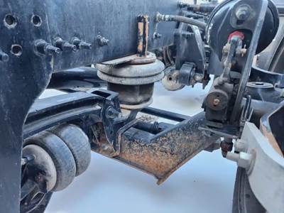 Hendrickson Tag / Pusher Axle for a 2024 Freightliner Cascadia 116 Day Cab