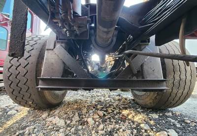 Hendrickson Tag / Pusher Axle for a 2005 Mack CV713 Granite
