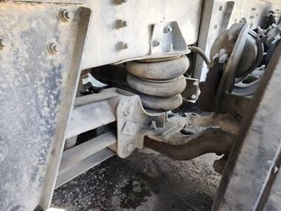 Meritor-Rockwell Tag / Pusher Axle for a 2000 Sterling L9500