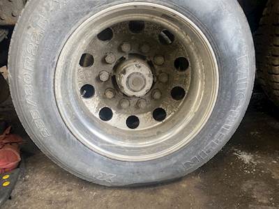 (Uses) 1997 Freightliner FLD112, Pusher Axle, Material: Steel, Hub Bolts: 10,