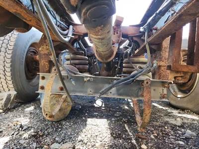 WC TRUCK S119568SR13.627 Tag / Pusher Axle for a 2007 Mack CXN613