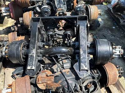 Dana-Spicer RD463 Tag / Pusher Axle for a 2004 Peterbilt 378