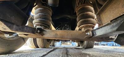 Watson & Chalin 100126-0 Tag / Pusher Axle for a 2003 Western Star 4900 FA