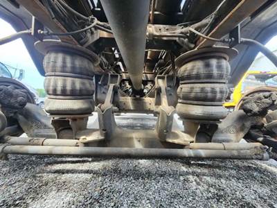 Watson & Chalin Tag / Pusher Axle for a 2012 Peterbilt 367