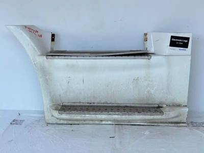 Freightliner Cascadia 113 Left Tank Fairing