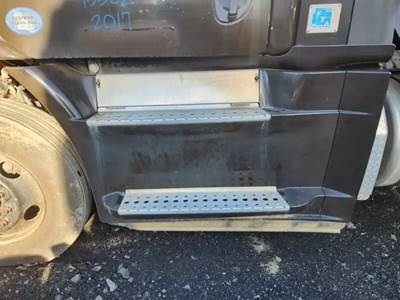 Freightliner Cascadia 113 Left Tank Fairing