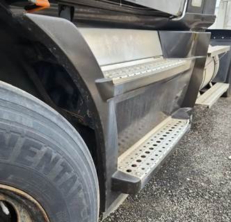 Freightliner Cascadia 116 Left Tank Fairing for a 2020 Freightliner Cascadia 116 Day Cab