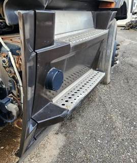 Freightliner Cascadia 116 Right Tank Fairing for a 2020 Freightliner Cascadia 116 Day Cab