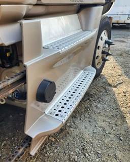 Freightliner Cascadia 125 Right Tank Fairing