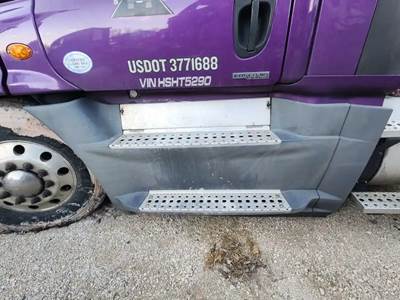 Freightliner Cascadia 125 Left Tank Fairing